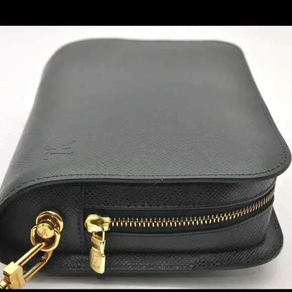 AUTHENTIC LOUIS VUITTON TAIGA BAIKAL GREEN LEATHER CLUTCH BAG - Picture 1 of 12